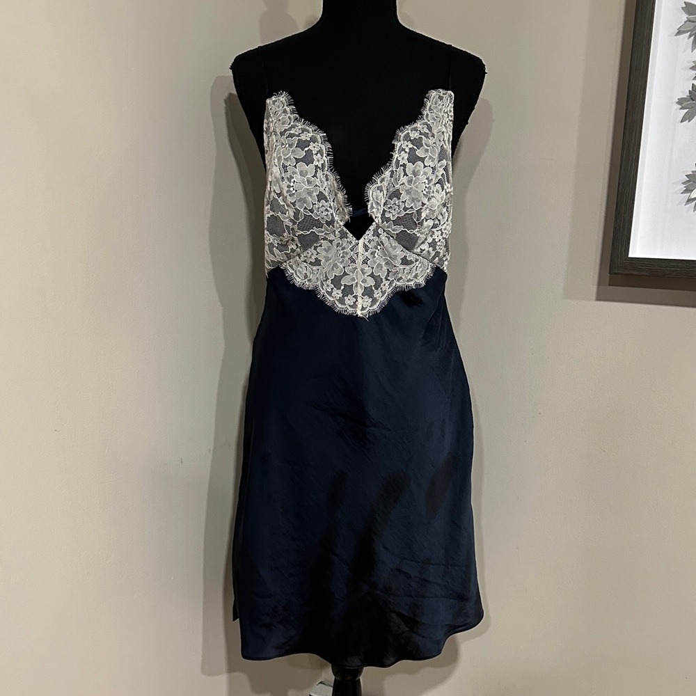 *ABERCROMBIE & FITCH* Navy Slip Dress w/ White Lace Bodice Size Medium Tall - Picture 1 of 8